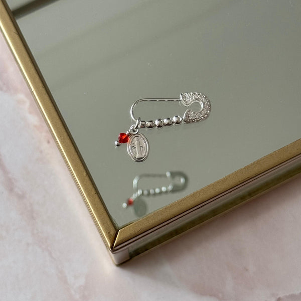 Prendedor Virgen de los Milagros y Cristal Rojo