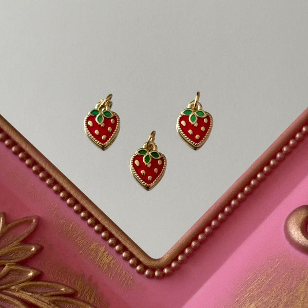 Charm Frutilla Esmaltada Baño de oro