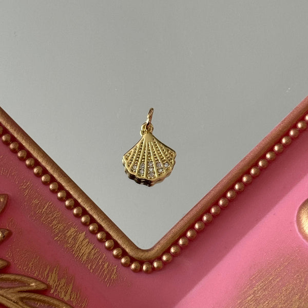 Charm Conchita Circones Baño de oro