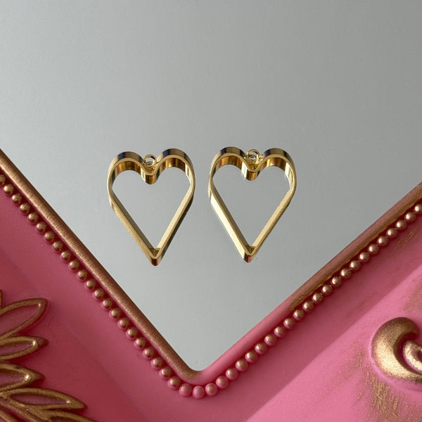 Charm Forma Corazón Calado Baño de oro