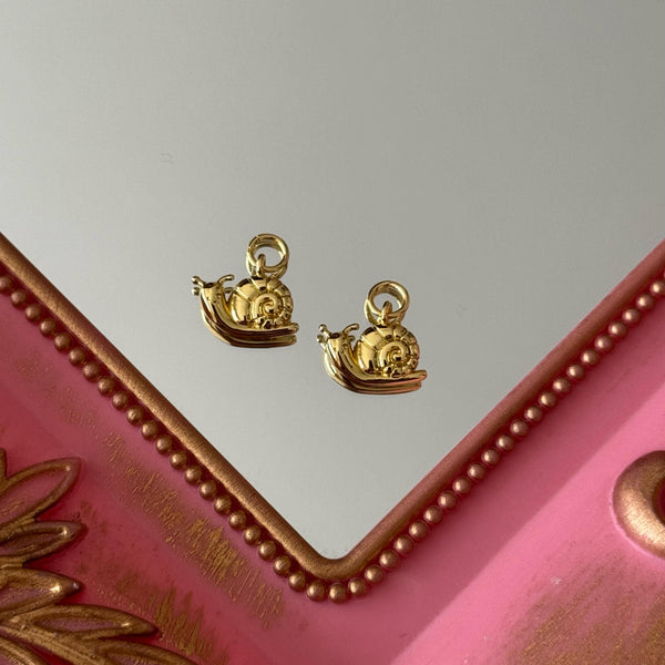 Charm Caracol Baño de oro