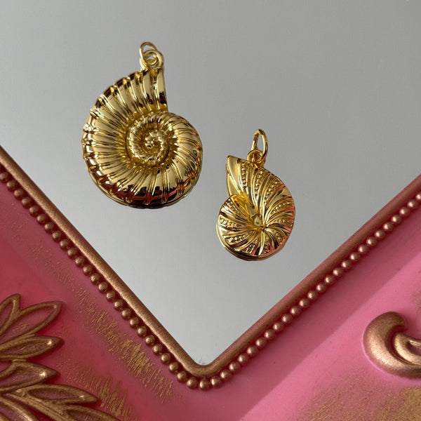 Charm Caracola Baño de oro