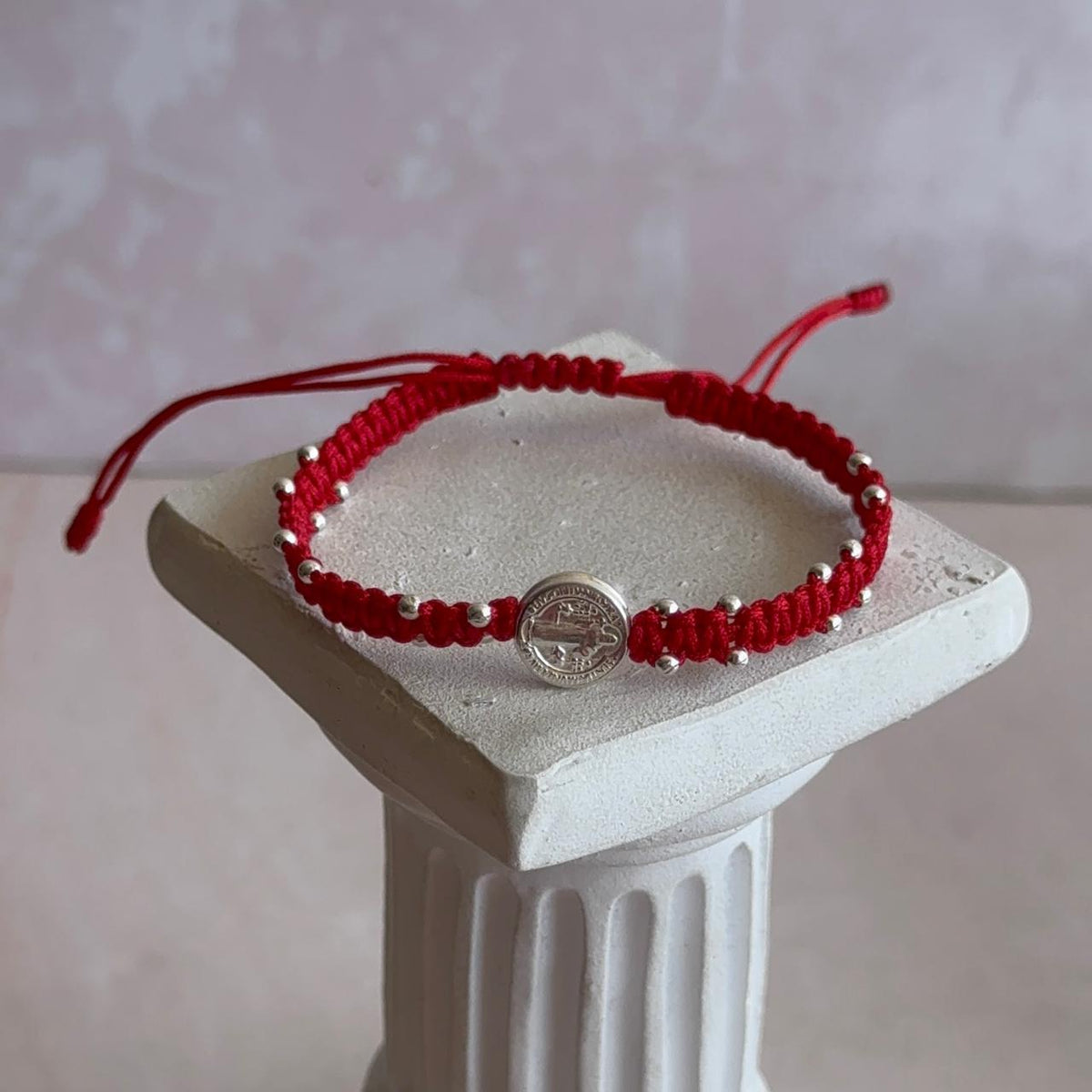 Pulsera Roja San Benito con Balines
