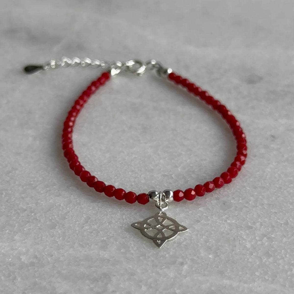 Pulsera Roja Cristales Nudo de Bruja