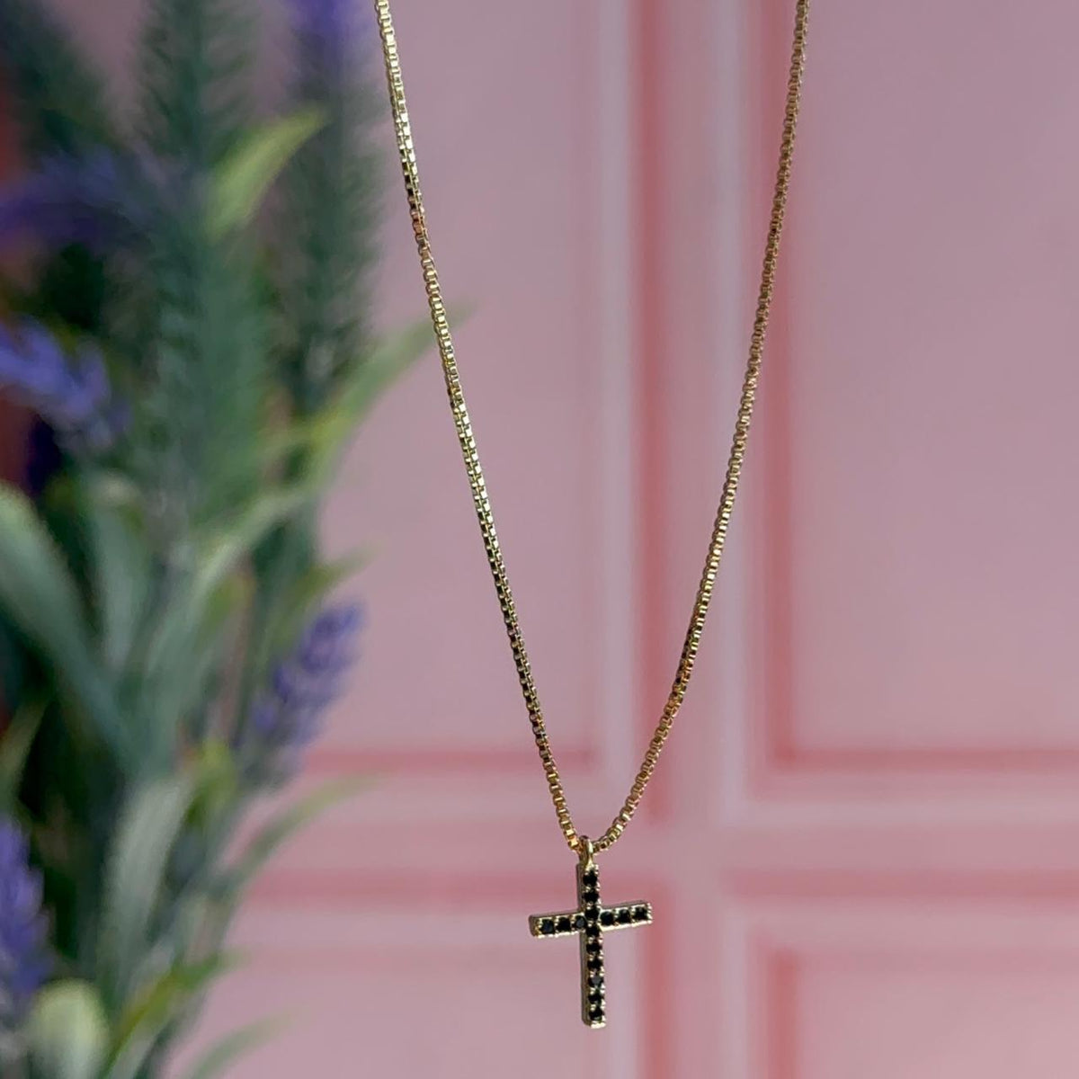 Collar Cruz con Circones Color Negro