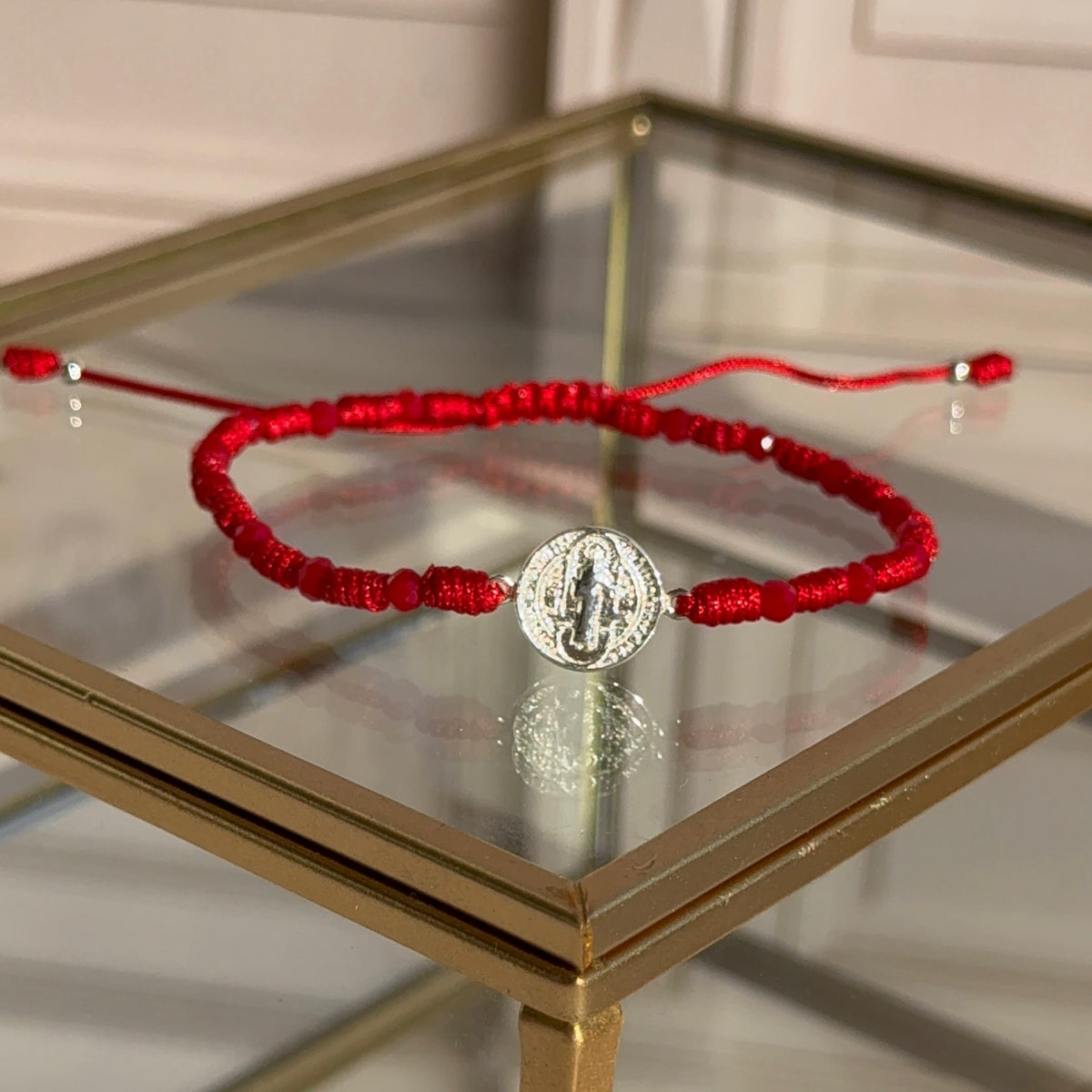 Pulsera Roja con Cristales y San Benito