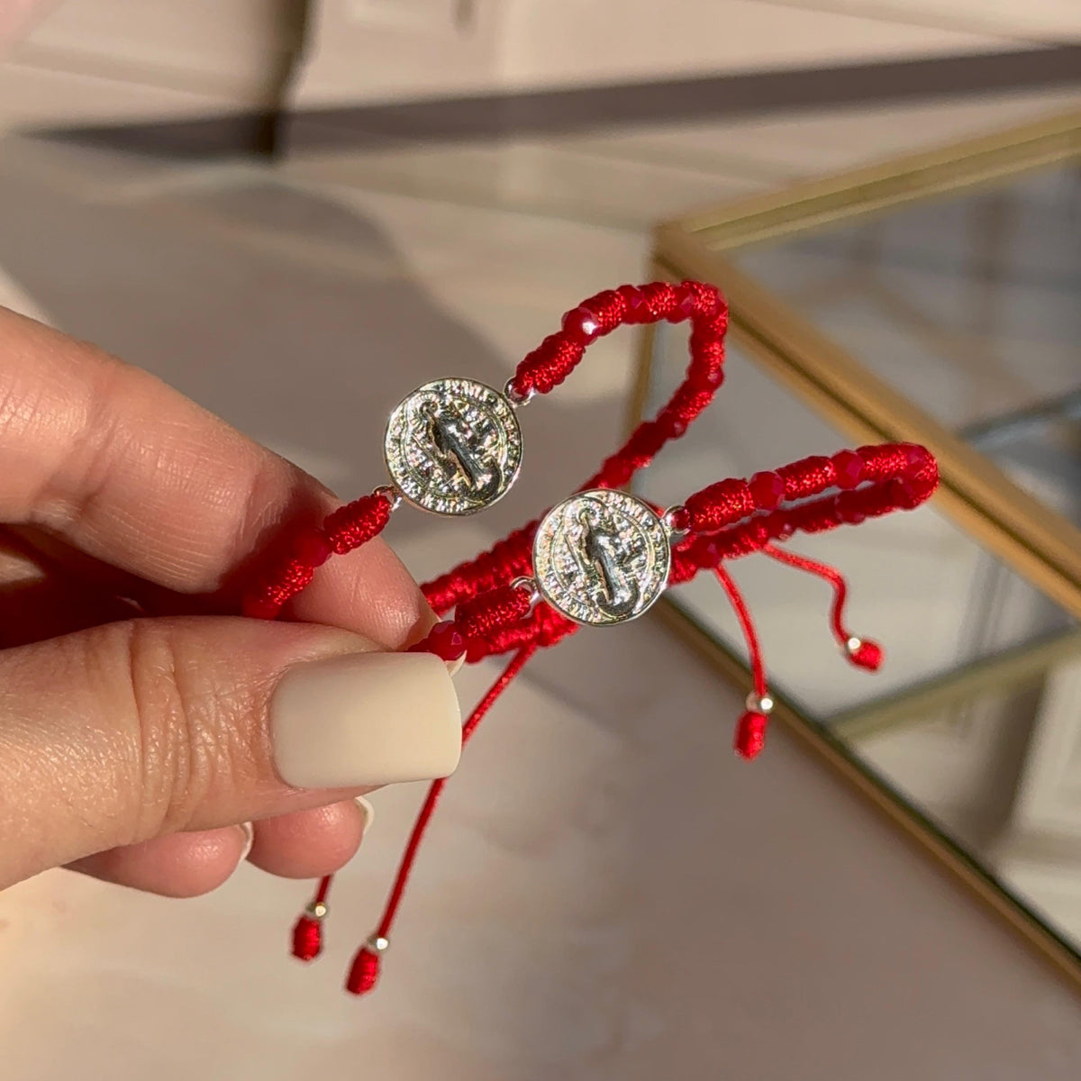Pulsera Roja con Cristales y San Benito