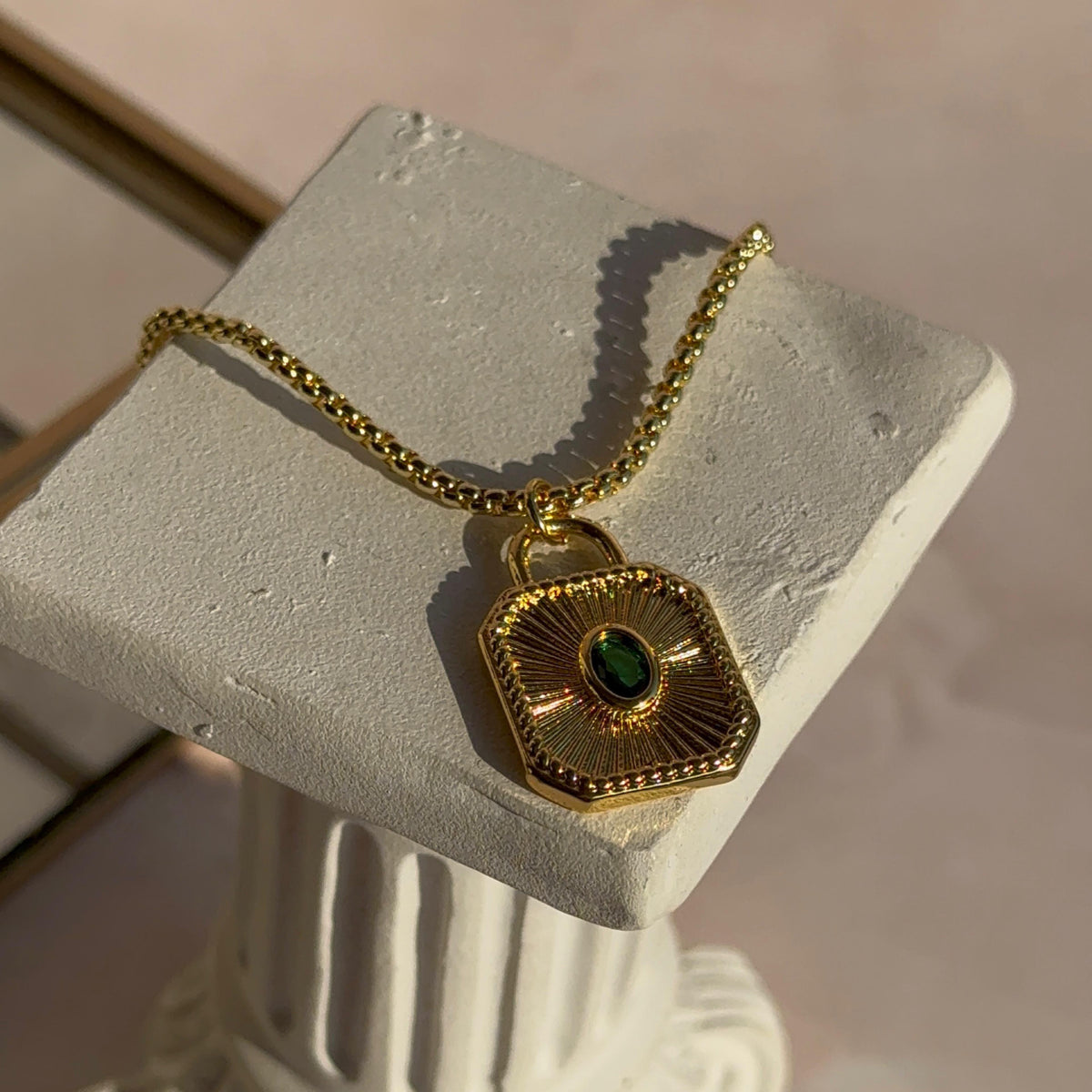 Collar Medallón Jade