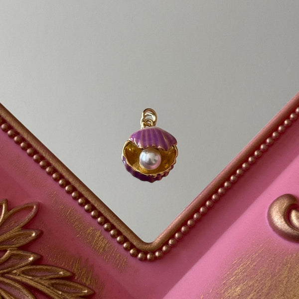 Charm Conchita Esmaltada y Perla Baño de oro