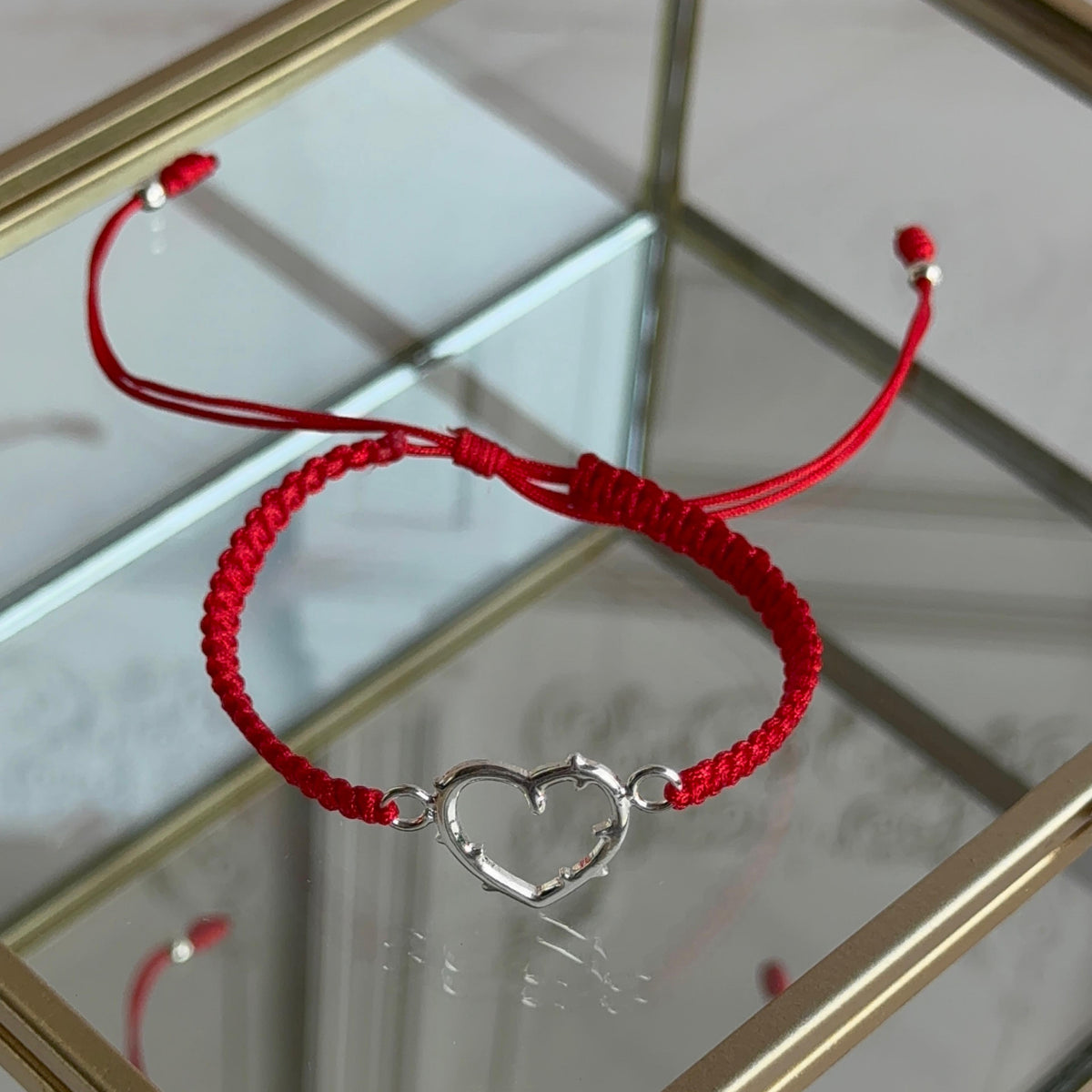 Pulsera Roja Karol G
