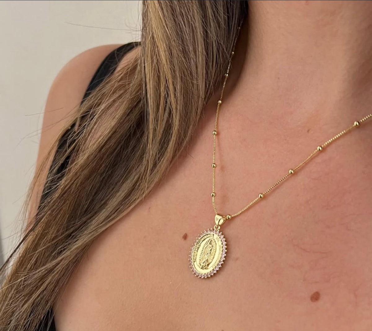 Collar Virgen de Guadalupe Circones Rosa