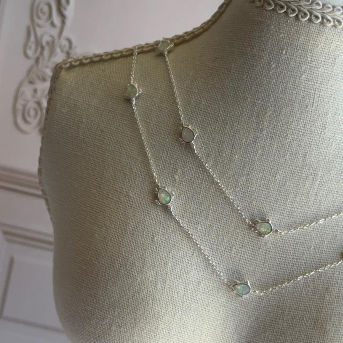 Collar Tortugas de Mar - Ópalo Australiano Blanco