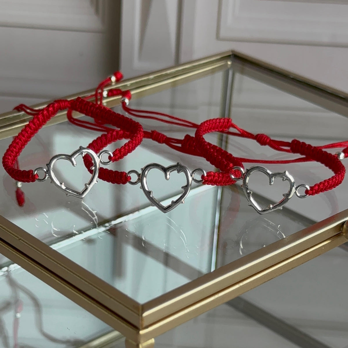 Pulsera Roja Karol G