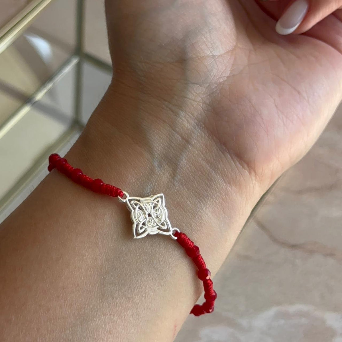 Pulsera Roja con Nudo de Bruja