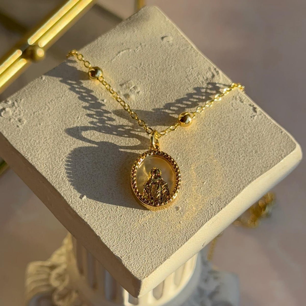 Collar Medalla Nácar Virgen de los Milagros