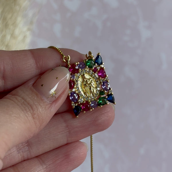 Collar Virgen de Guadalupe Cristales de colores y Circones