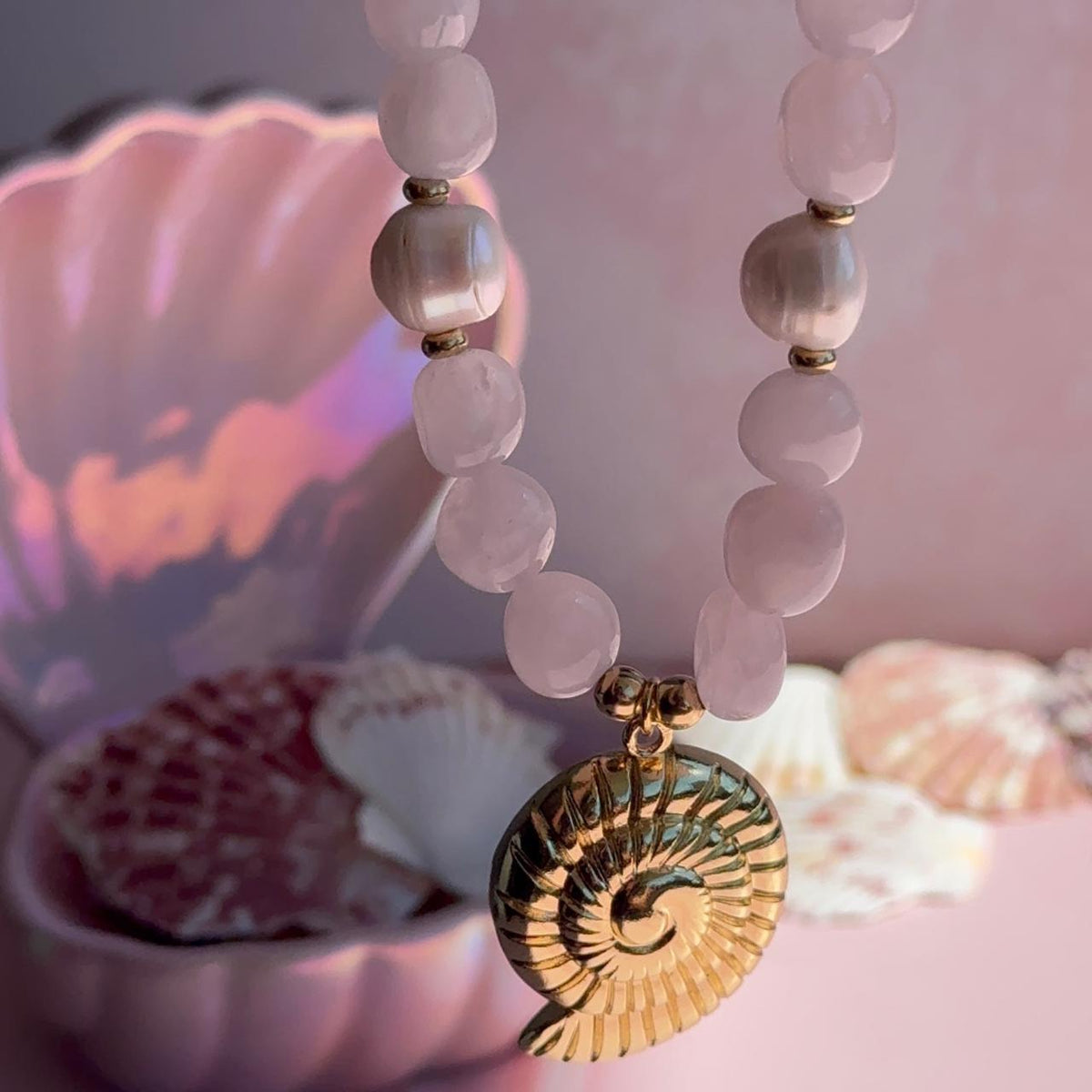Collar Caracola de Mar con Cuarzo Rosa