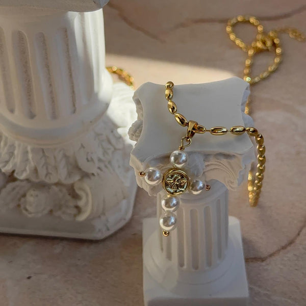 Collar Cruz Perlada con Ángel de la Guarda