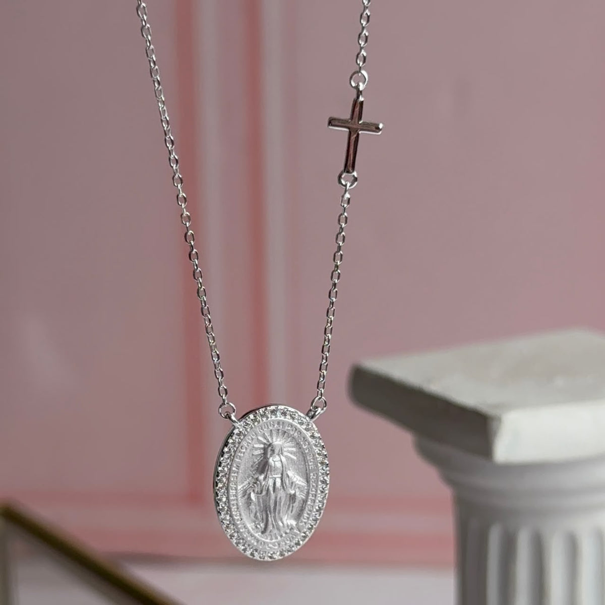Collar Virgen de los Milagros y Cruz