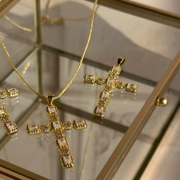 Collar Cruz Circones y Cristales