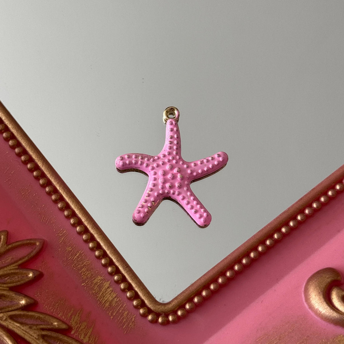 Charm Estrella de Mar Esmaltadas Baño de oro