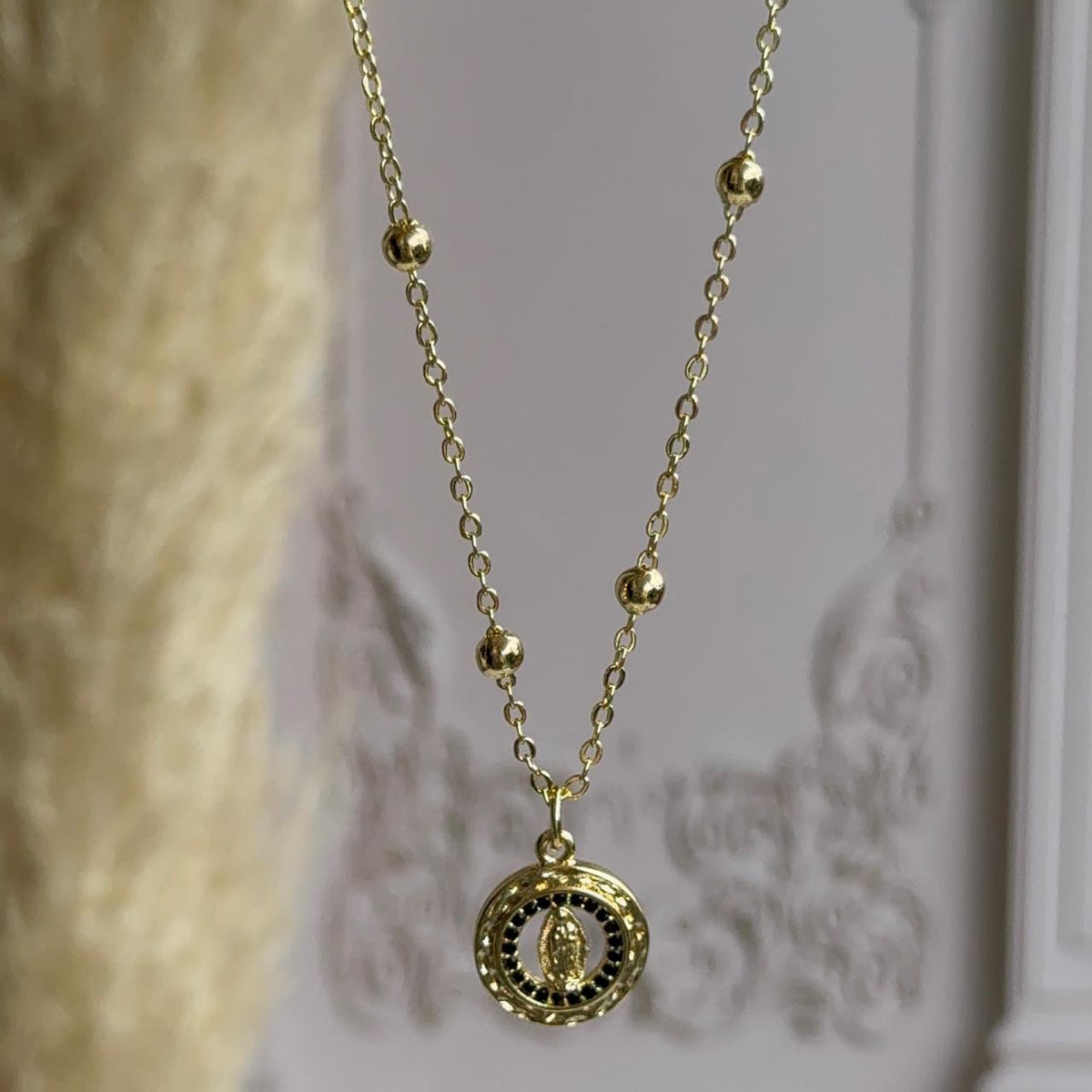 Collar Virgen de Guadalupe Circones Negros