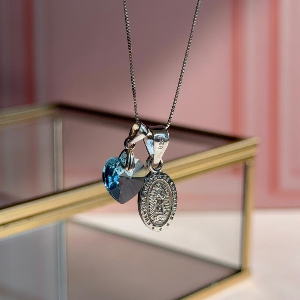 Collar Virgen de Guadalupe con Corazón Cristal