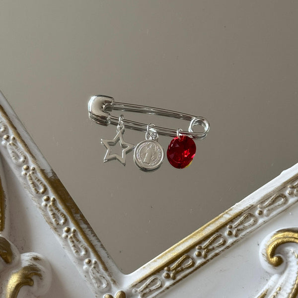 Prendedor San Benito, Estrella y Cristal Redondo Rojo