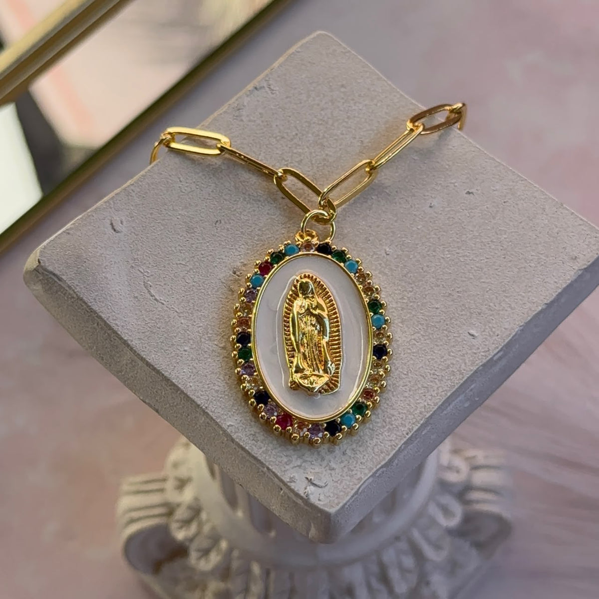 Collar Medallón Virgen de Guadalupe