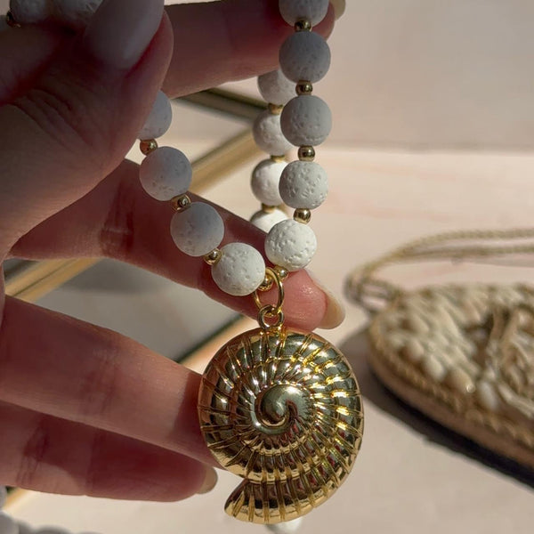 Collar Caracola - Piedras Volcánicas Blanco