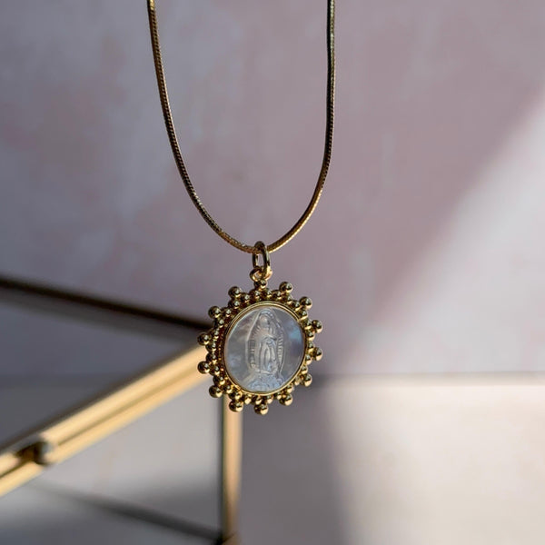 Collar Virgen de Guadalupe Nácar