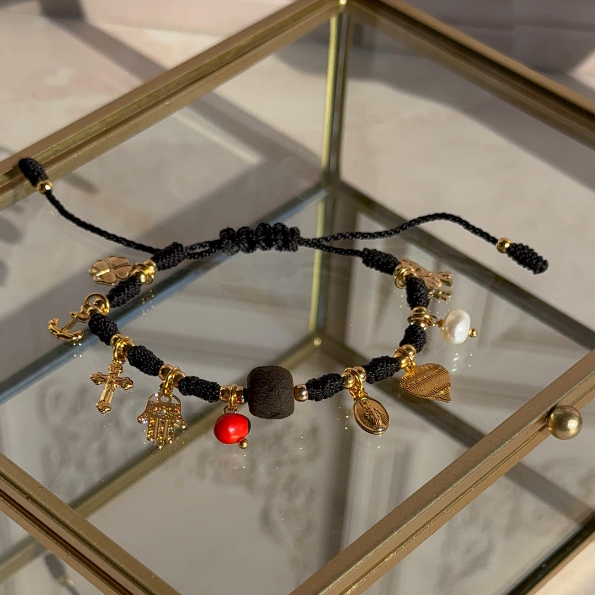 Pulsera Negra con Charms Fe