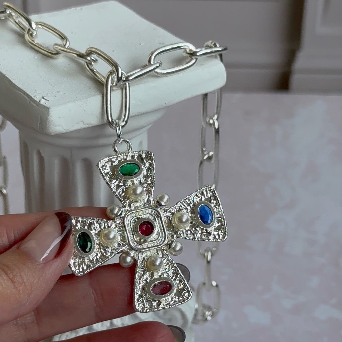 Collar Cruz Cristales y Perlas