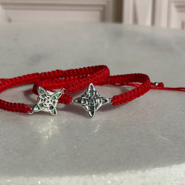 Pulsera Roja Nudo de Bruja y Ópalo Azul