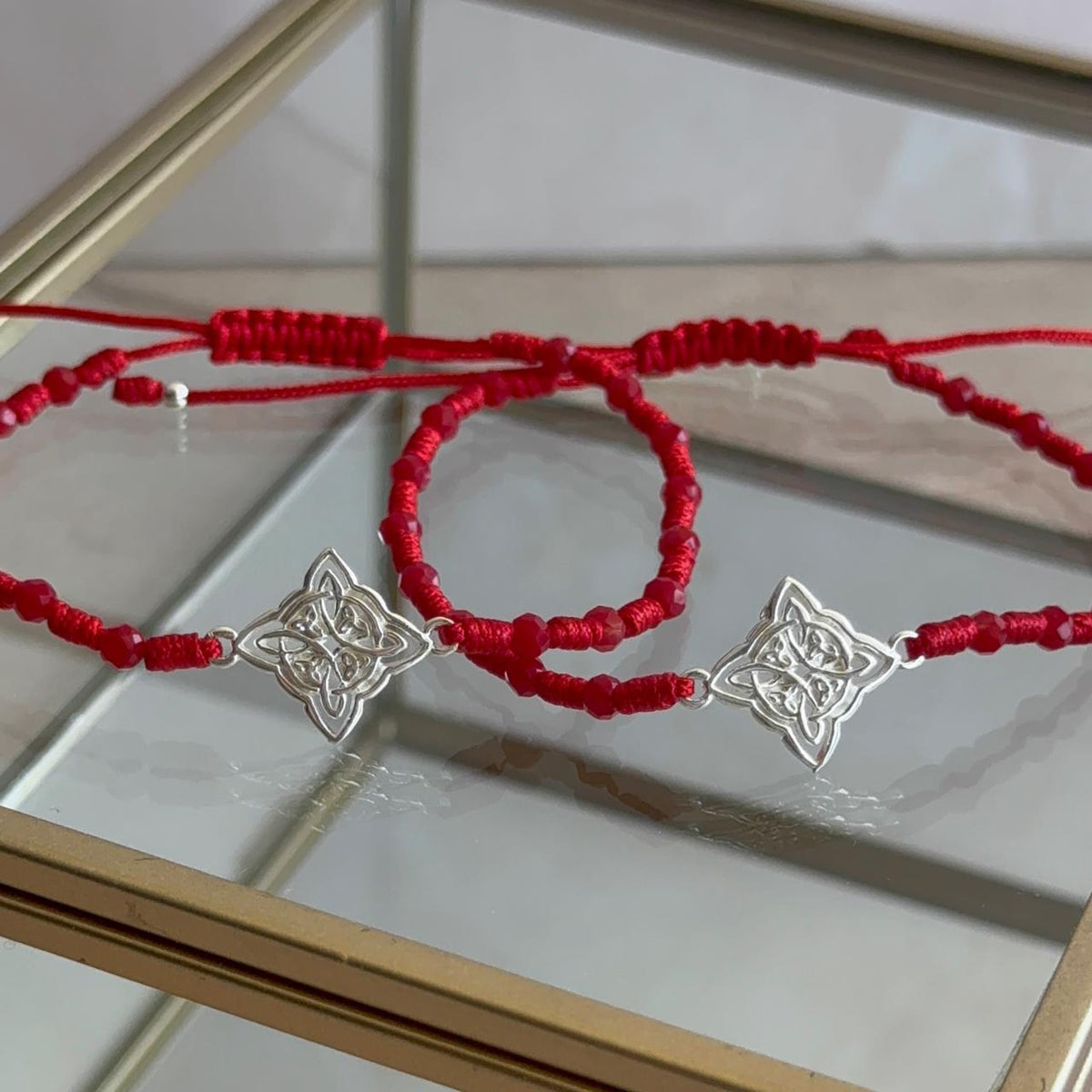 Pulsera Roja con Nudo de Bruja