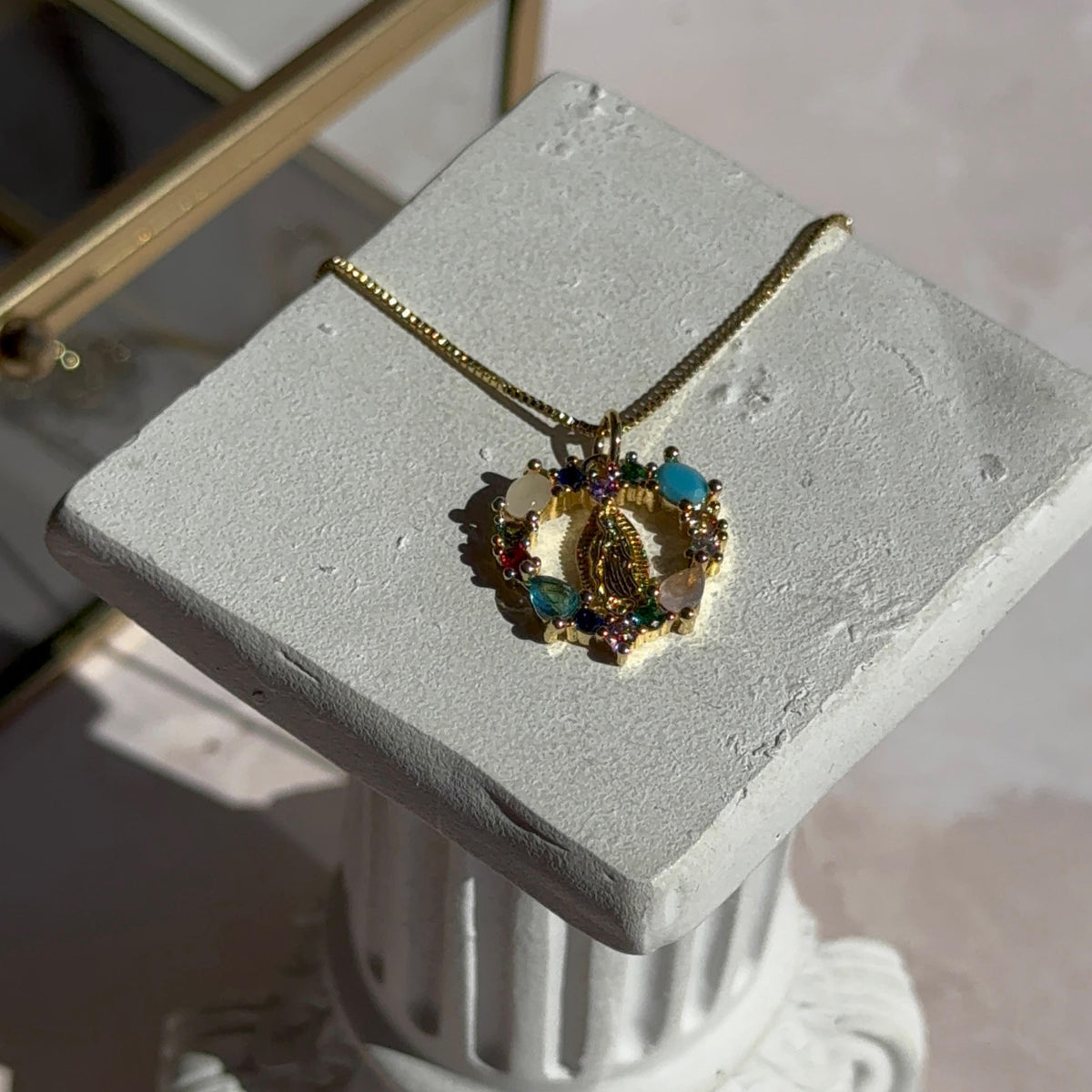 Collar Virgen de Guadalupe Forma Corazón