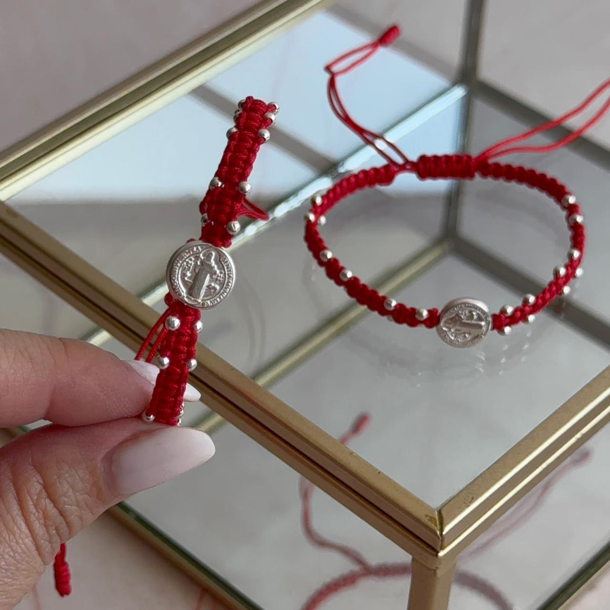 Pulsera Roja San Benito con Balines