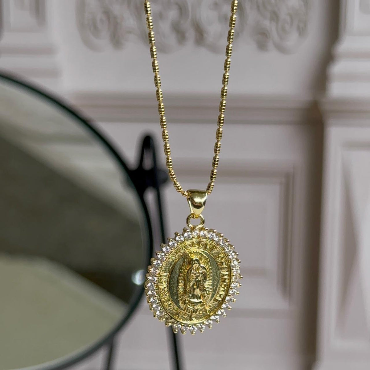 Collar Virgen de Guadalupe Circones Blanco