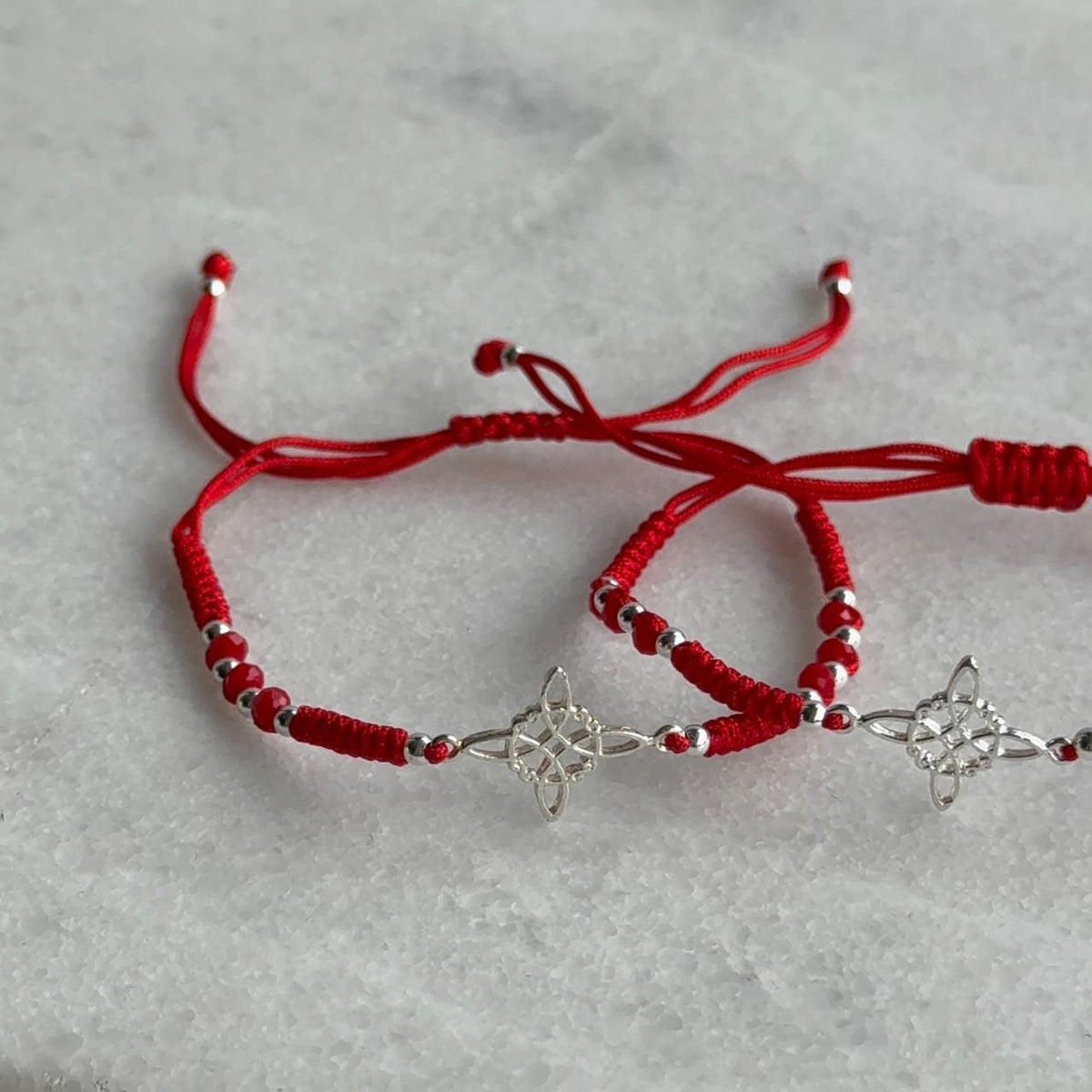 Pulsera Roja Balines Nudo de Bruja