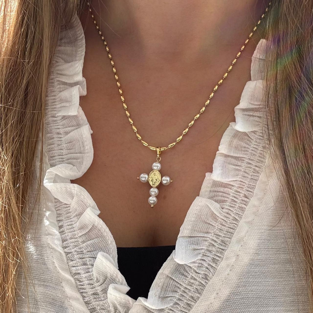 Collar Cruz Perlada con Virgen de los Milagros