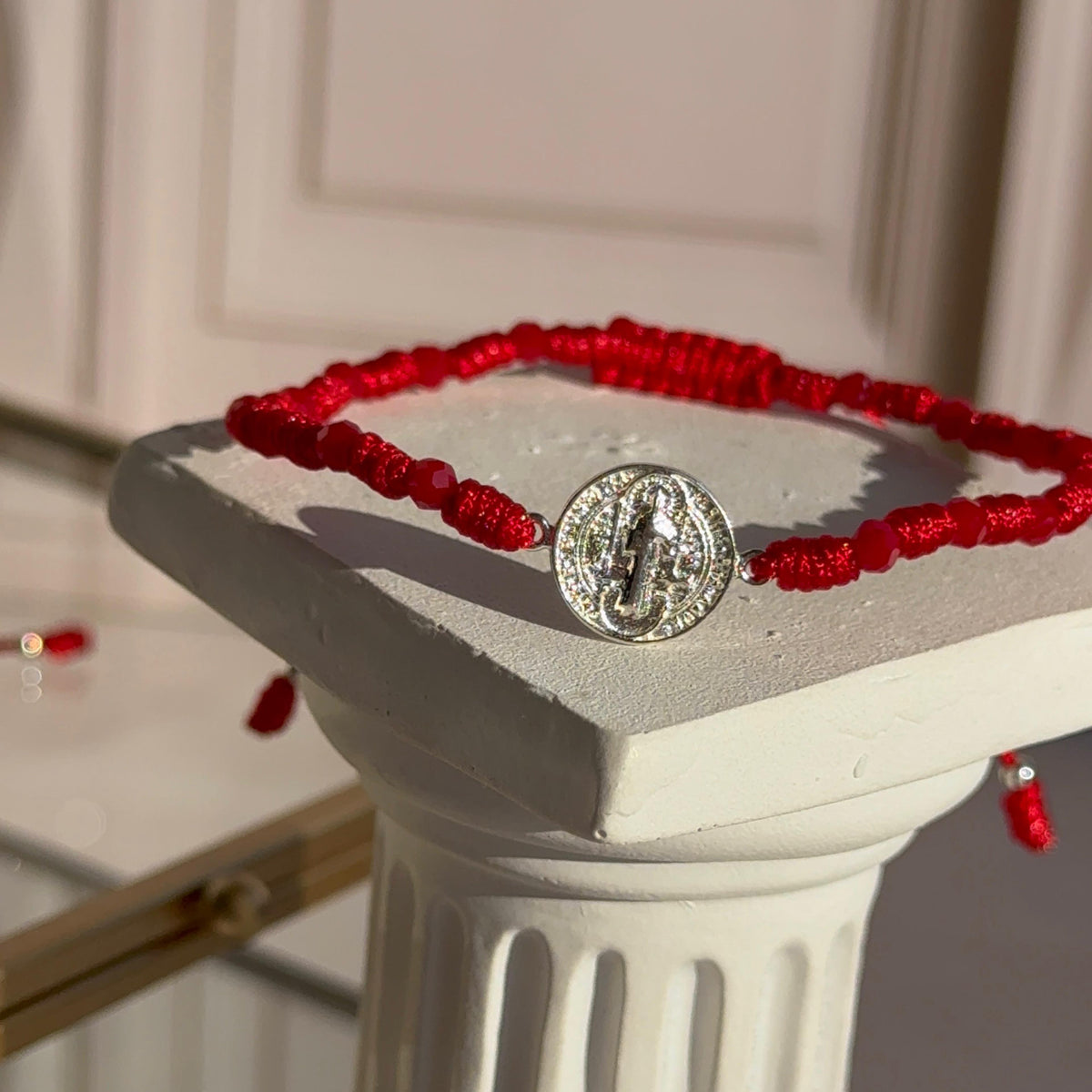 Pulsera Roja con Cristales y San Benito