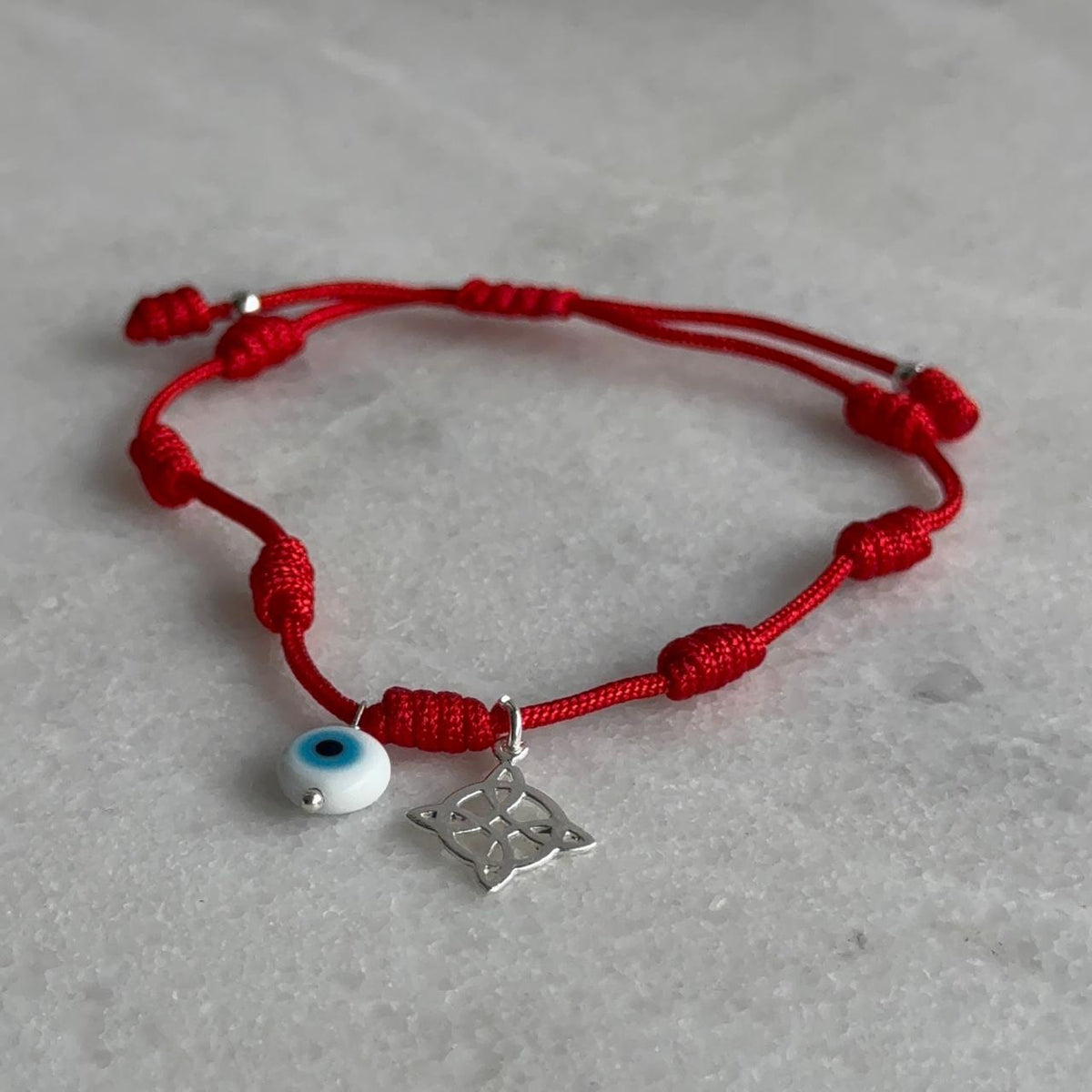 Pulsera Roja 7 Nudos con Ojo Turco y Nudo de Bruja