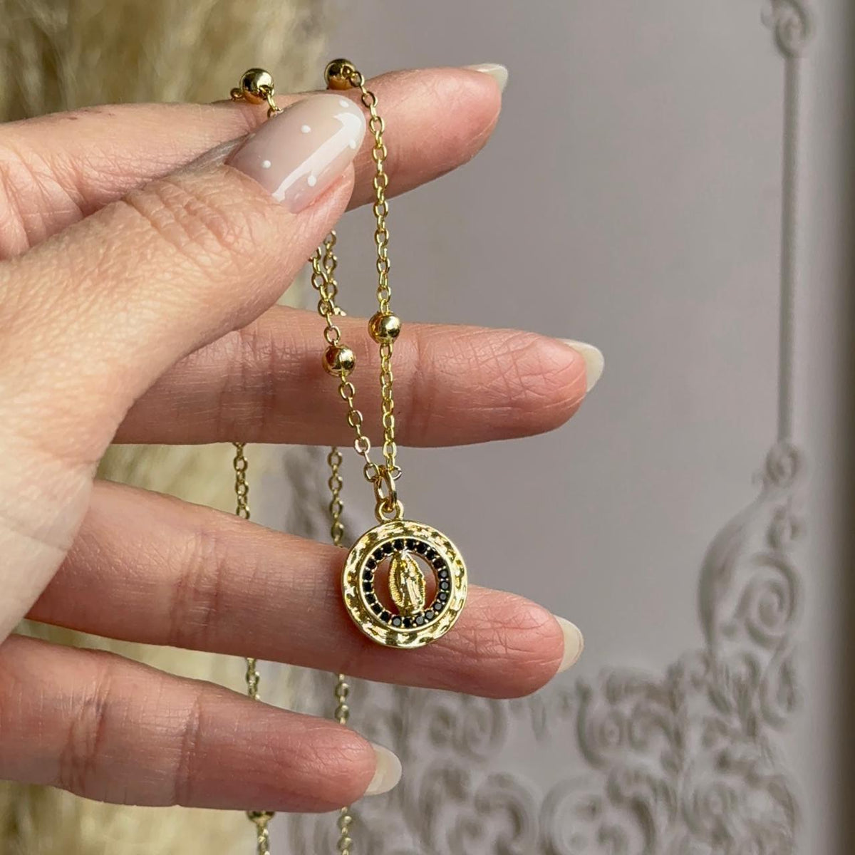 Collar Virgen de Guadalupe Circones Negros