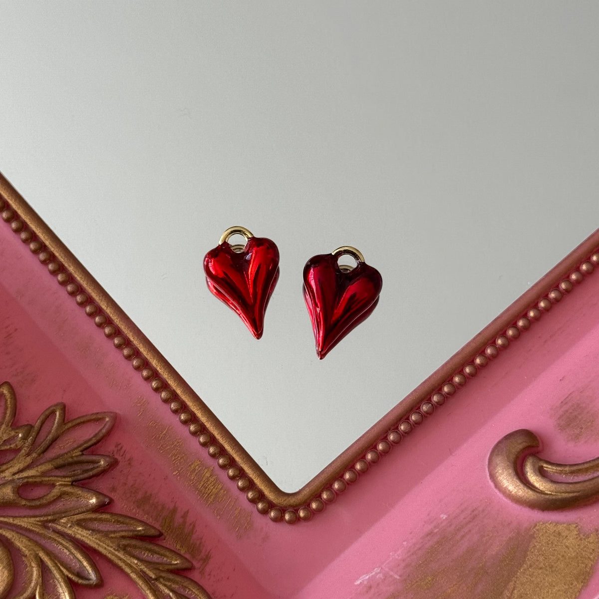 Charm Corazón Rojo Satín
