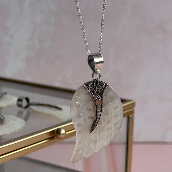 Collar Pluma Nácar