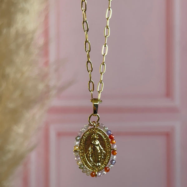 Collar Medallón Virgen de los Milagros Cristales