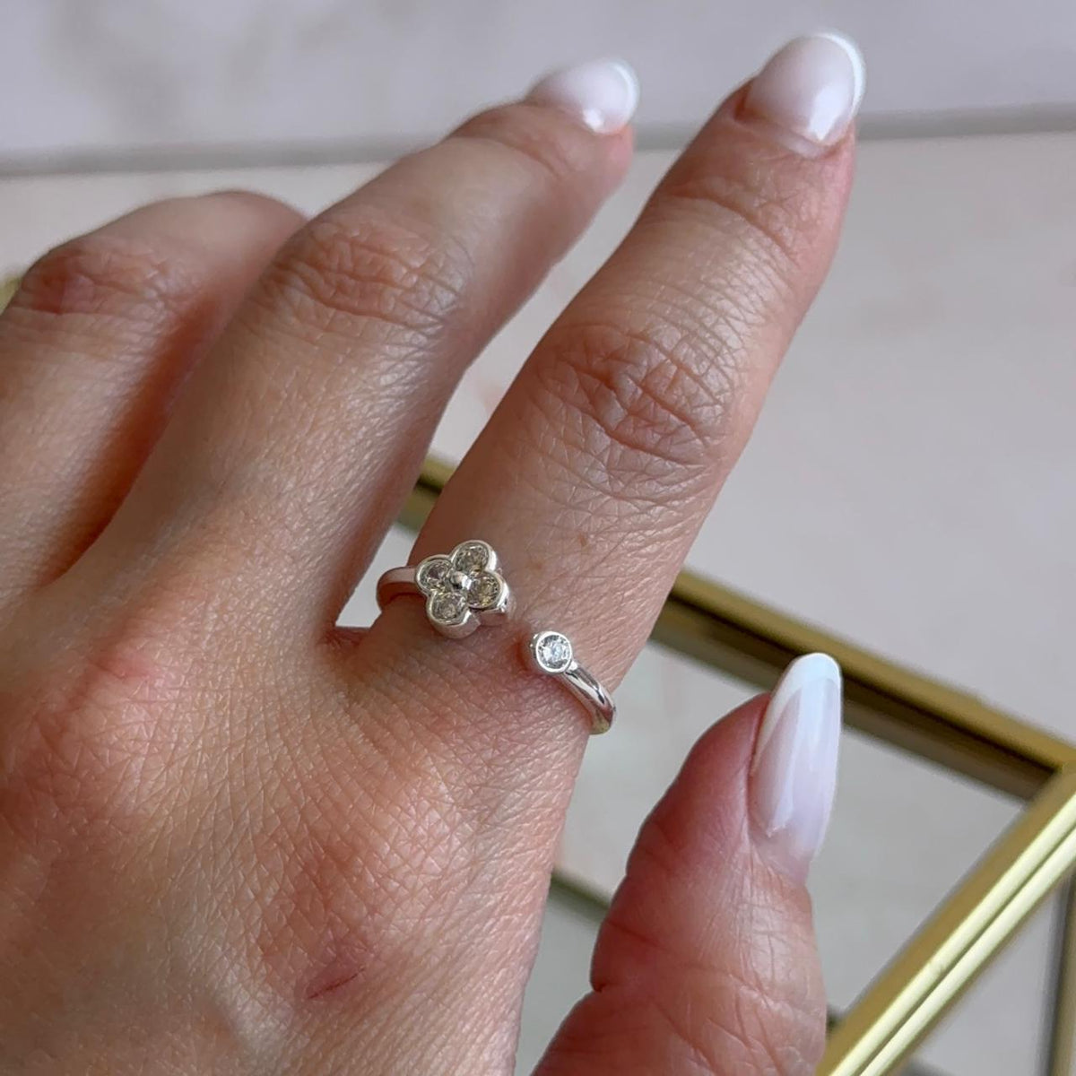 Anillo Flor Circones