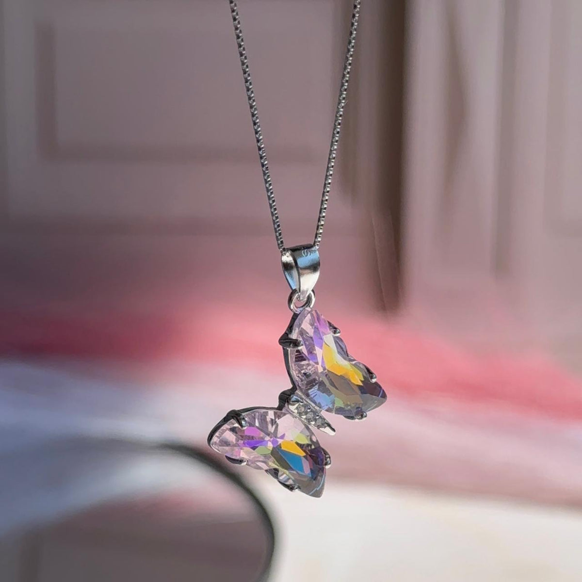 Collar Mariposa Cristal Tornasol