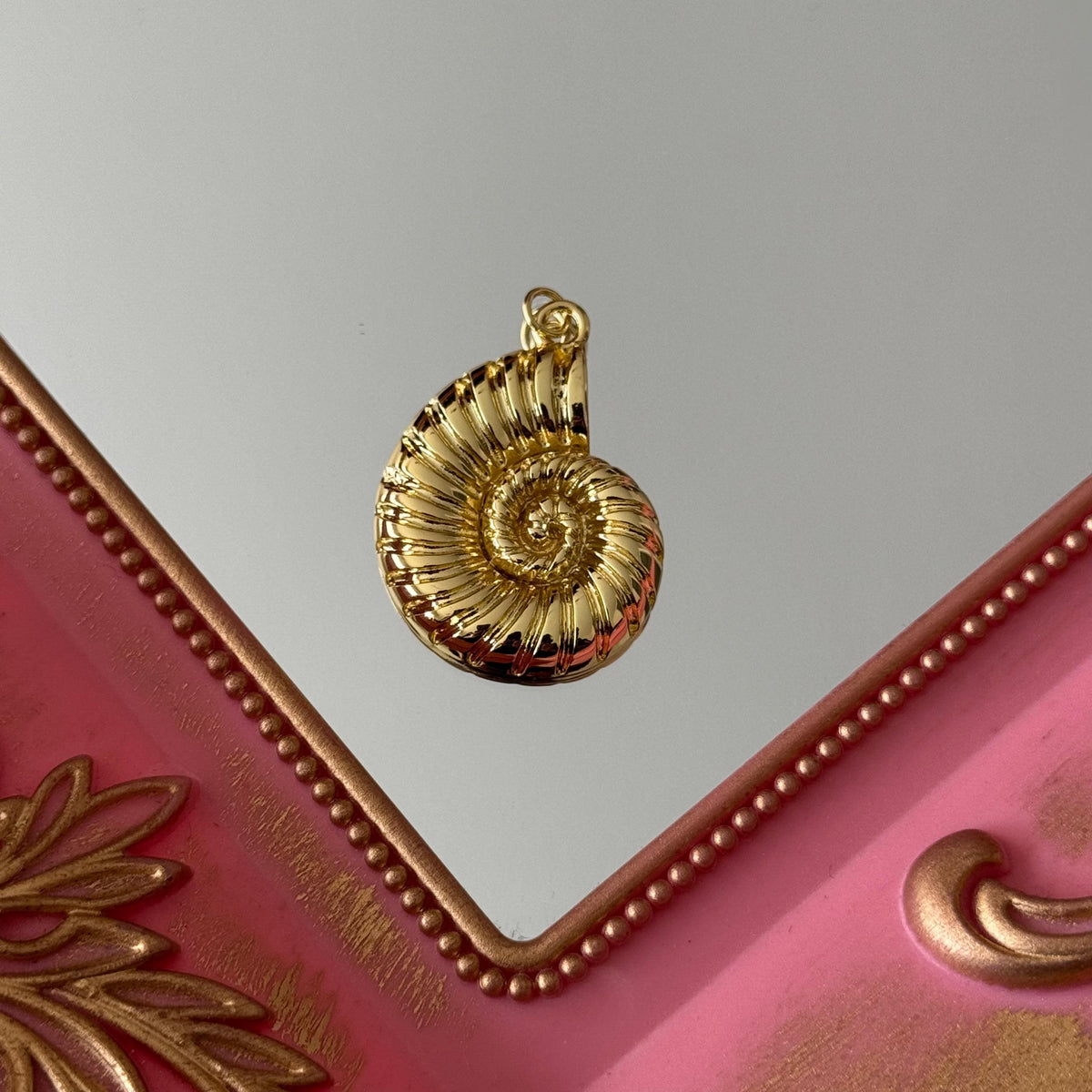 Charm Caracola Baño de oro