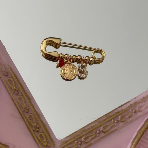 Prendedor Corazón Balines con San Benito y Letra Personalizada